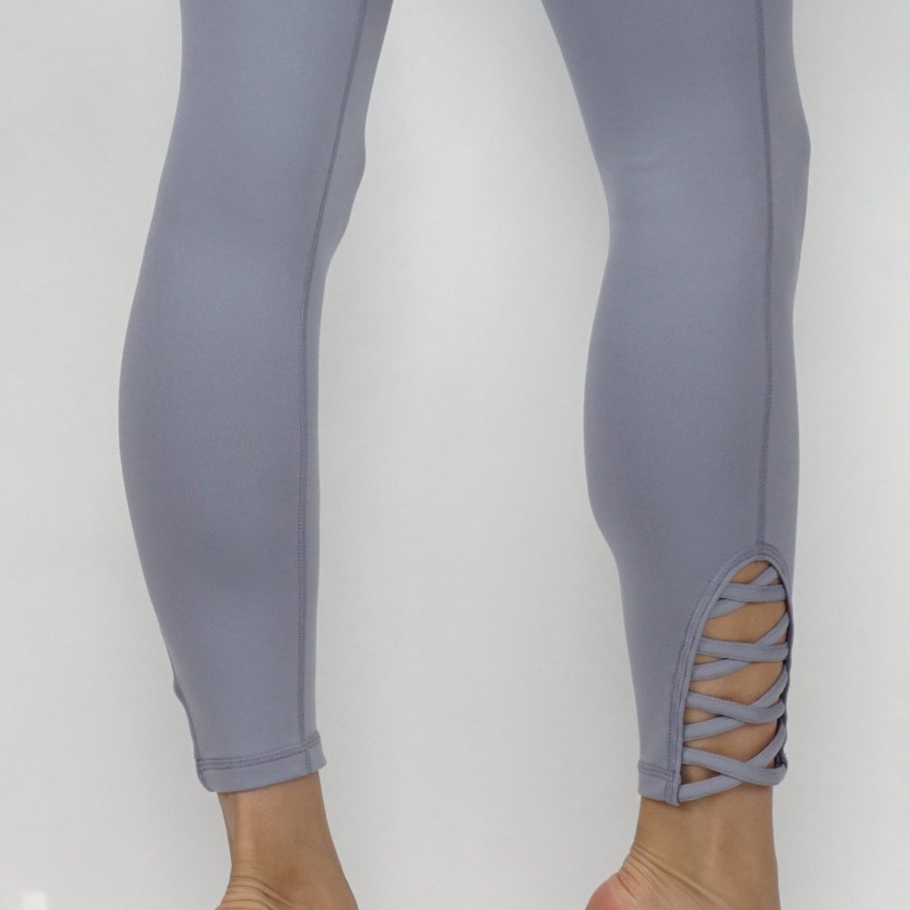 Yoga pants Criss Cross Cutouts 7/8 Length legging - Picture 4 of 4